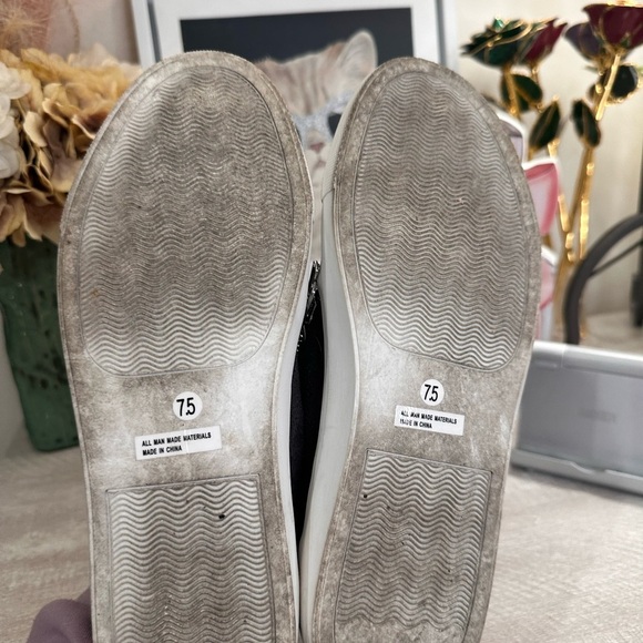 Report Gray Perforated Slip-On Sneakers size 7.5 - Picture 4 of 6